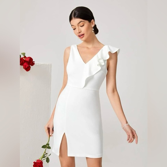 Never worn bridal dress. Size L. Tags on. - Picture 2 of 6